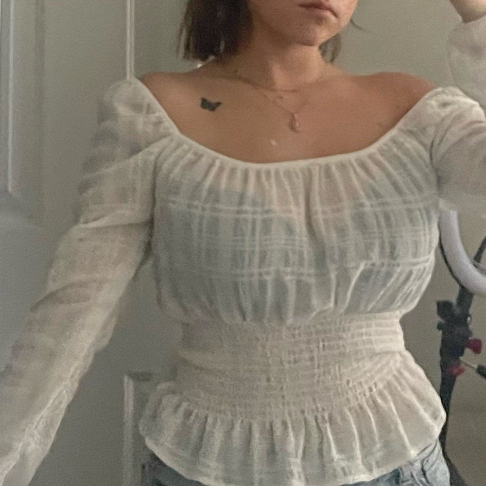 Only worn once, very cute and fresh for this summer. :)